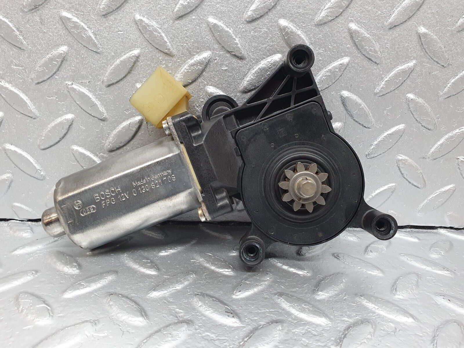 41911 Mercedes-Benz W202 C200 Window Regulator Motor Front Left Bosch 0130821703