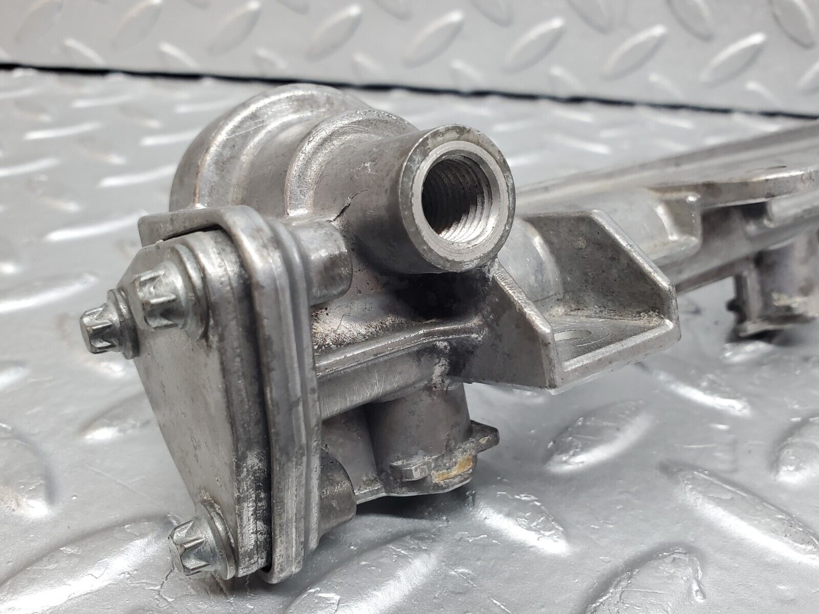 44733 Mercedes-Benz W124 220E Fuel Injector Rail 1110780745