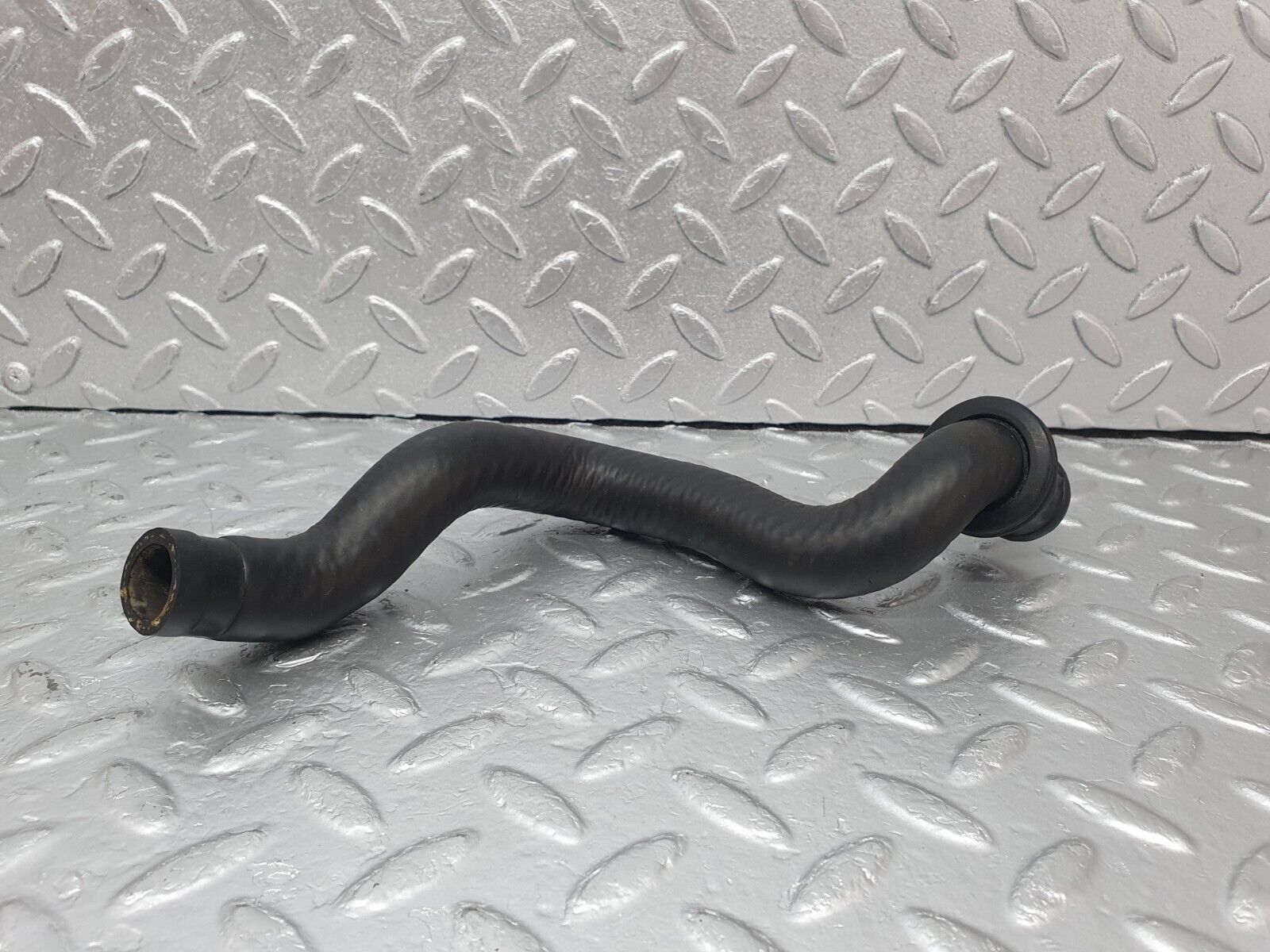 43682 Mercedes-Benz C126 380SEC Coupe Heater Hose Pipe 1268321094