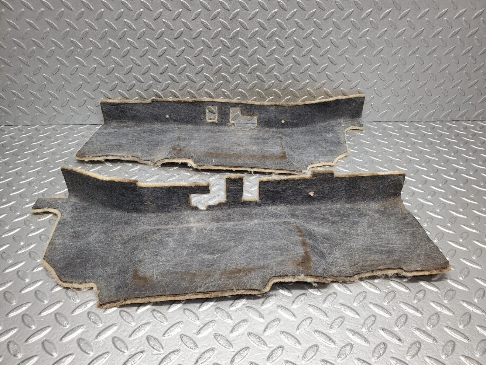 46814 Mercedes-Benz R129 320SL Coupe Rear Floor Cross Member Mat Carpet Beige