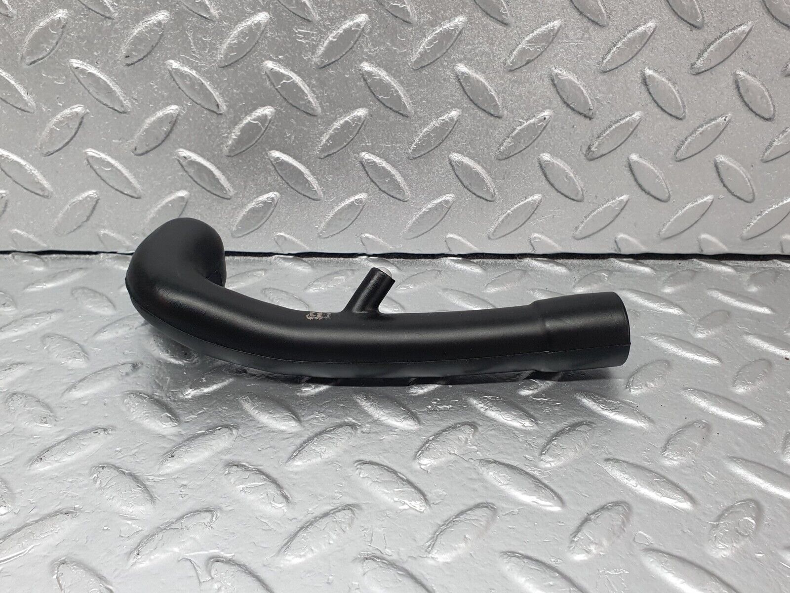 43666 Mercedes-Benz C126 380SEC Coupe Crankcase Breather Hose Pipe 1160940791