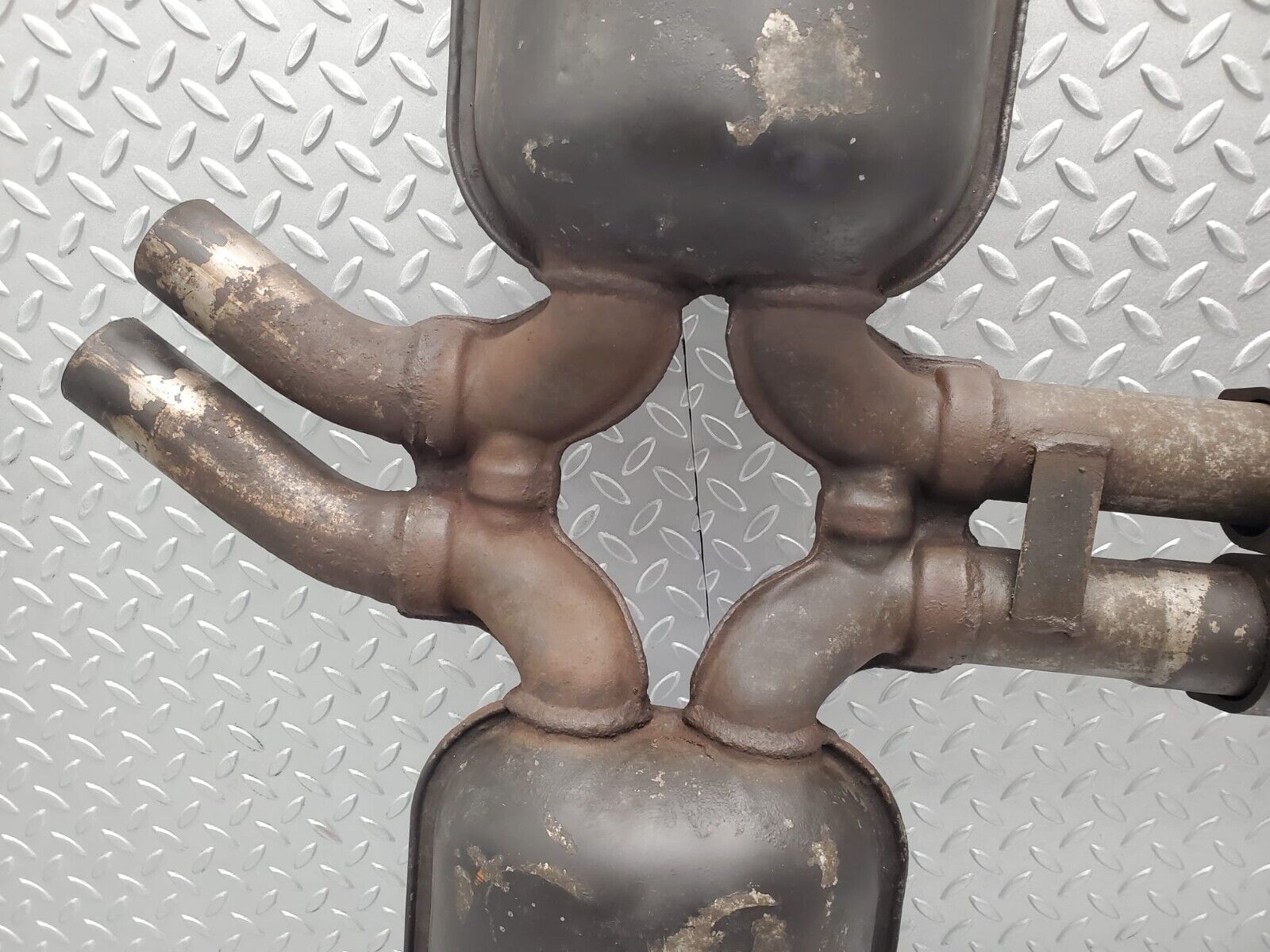 46102 Mercedes-Benz W126 420SE Exhaust Middle Silencer 1264913801