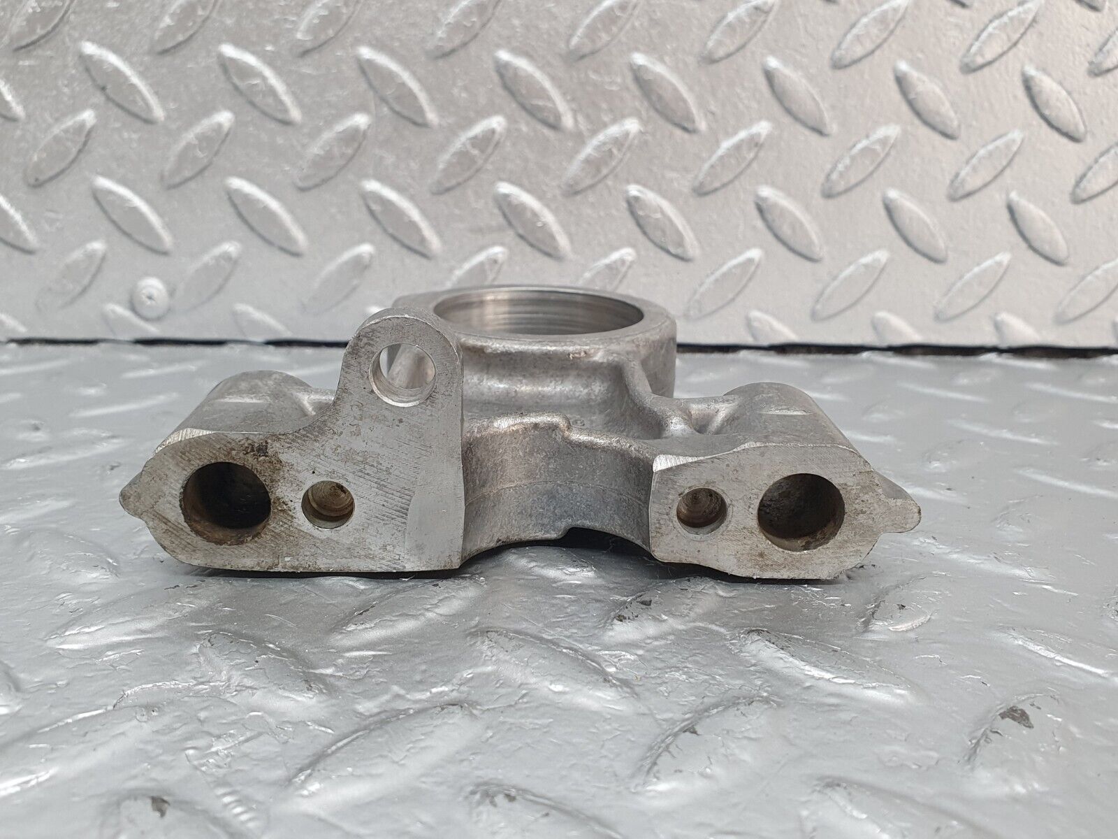 43271 Mercedes-Benz W108 280SE Camshaft Tower Bearing 1140510016