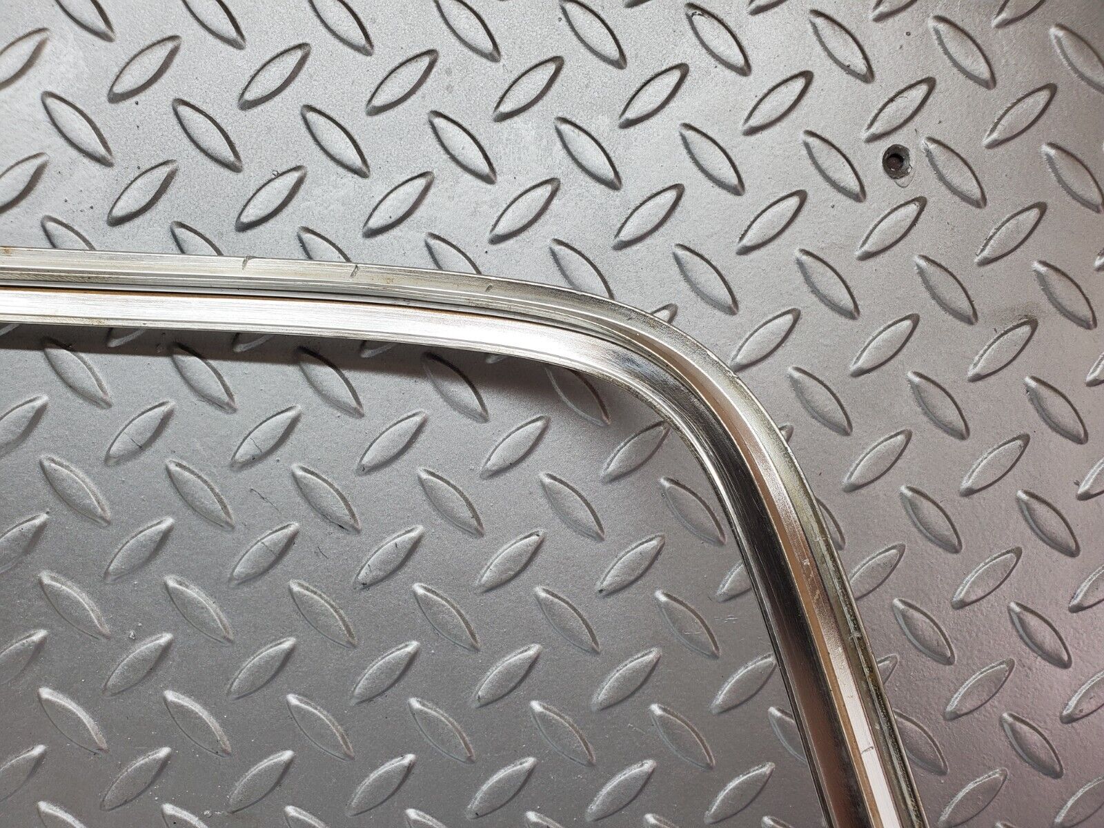 44410 Mercedes-Benz W123 280E Rear Windscreen Chrome Frame