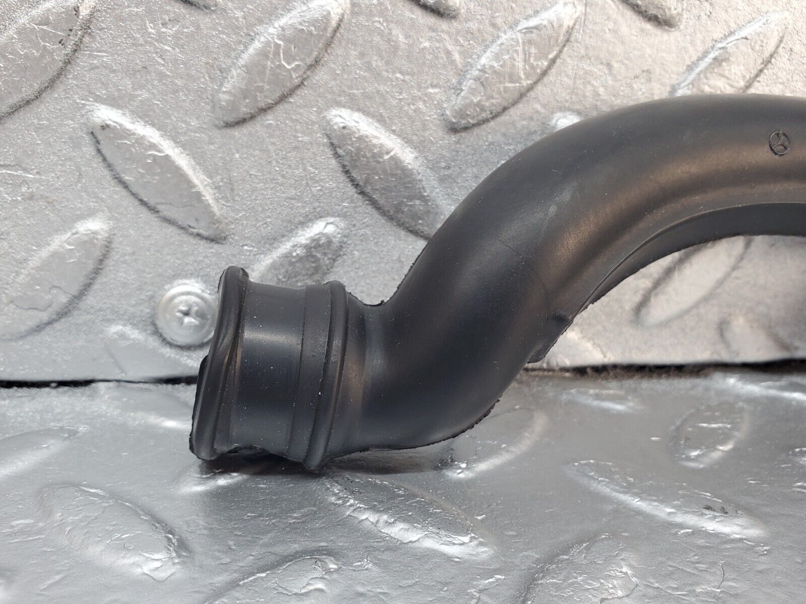 45394 Mercedes-Benz 280E M110.983 Air Intake Pipe 1100945282