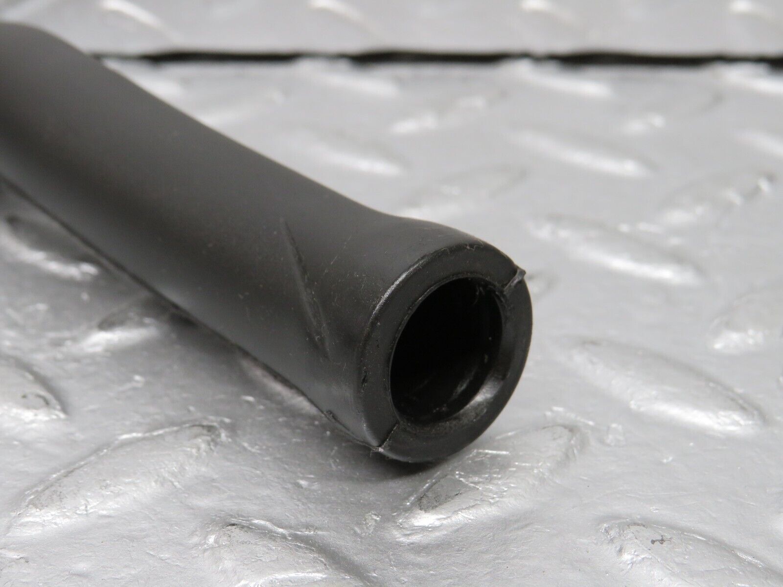 39163 Mercedes-Benz R107 500SL Air Intake Hose Pipe 1160942182