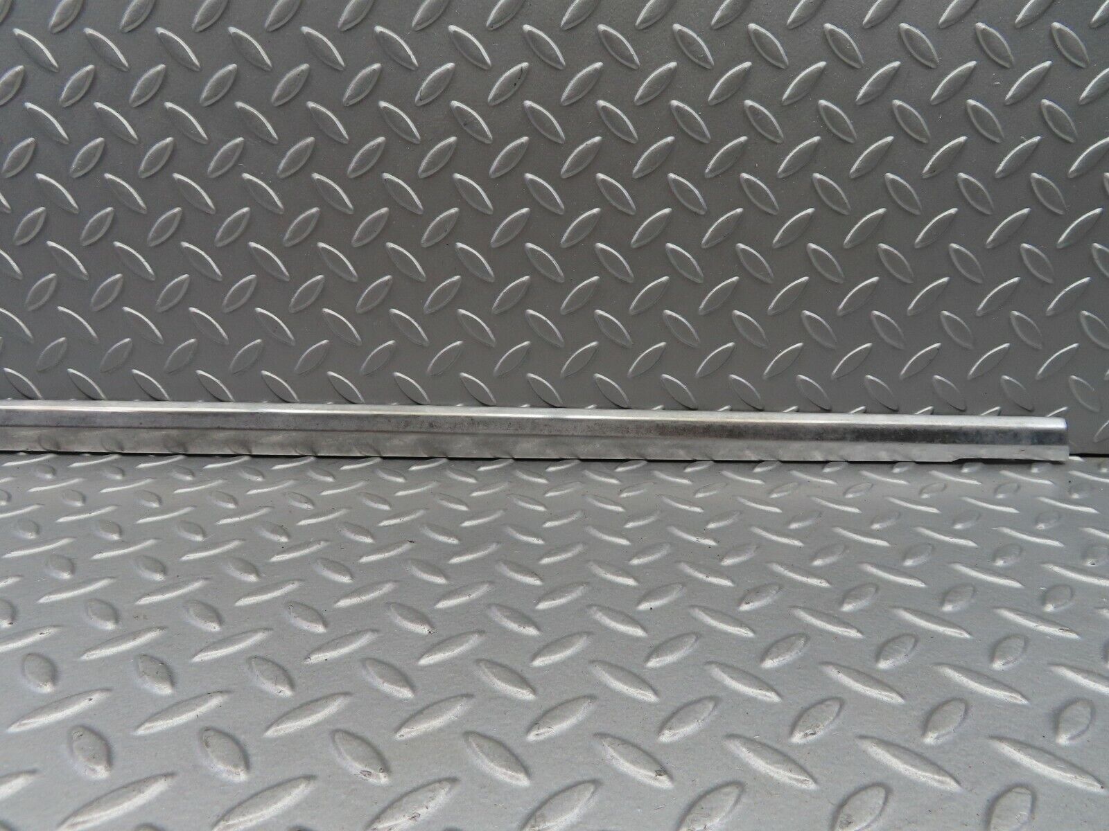 6206 Mercedes-Benz W126 380SE Rear Left Door Chrome Moulding Trim