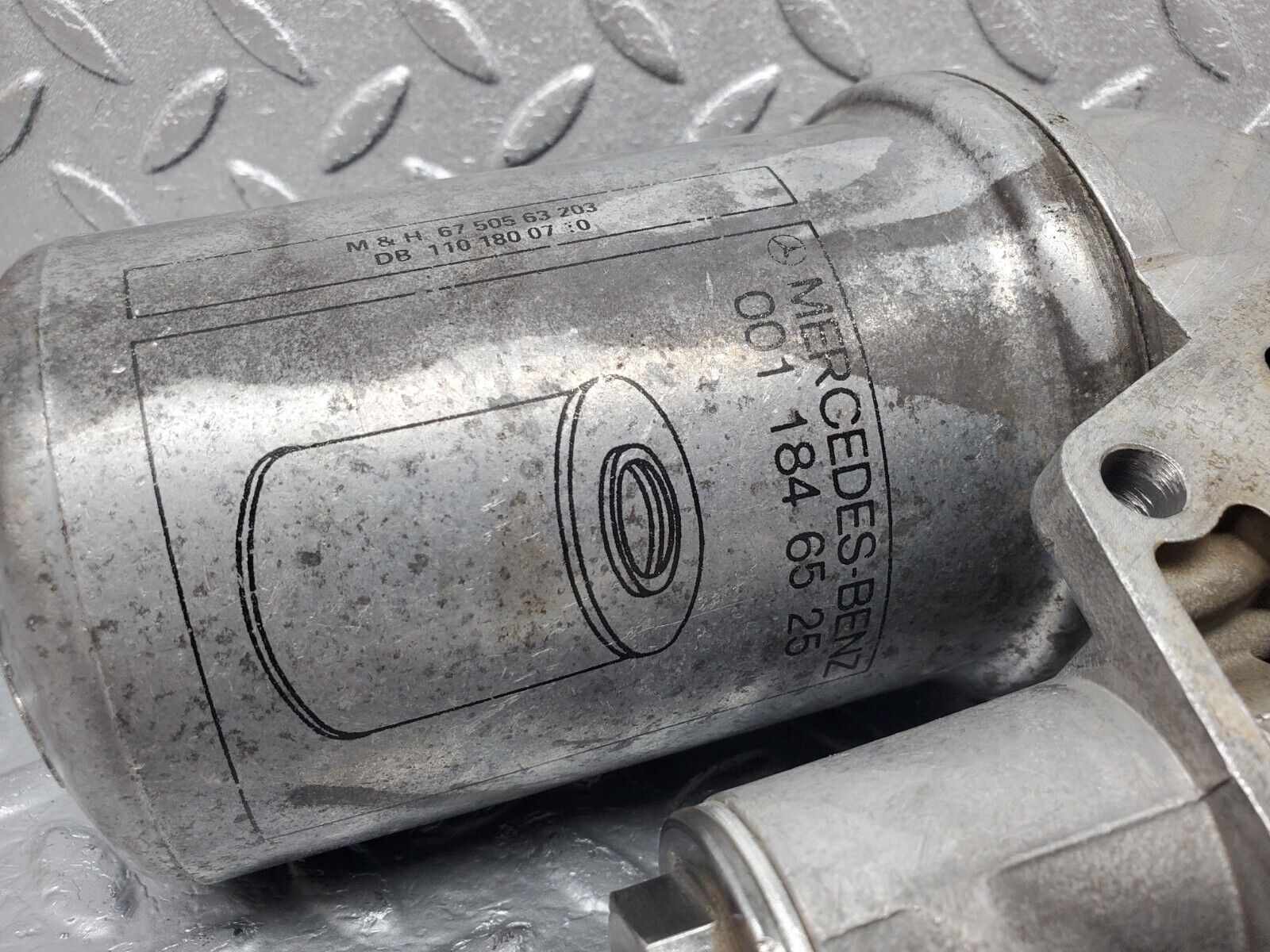 45435 Mercedes-Benz 280E M110.988 Oil Filter Housing 1101801502 0011846525