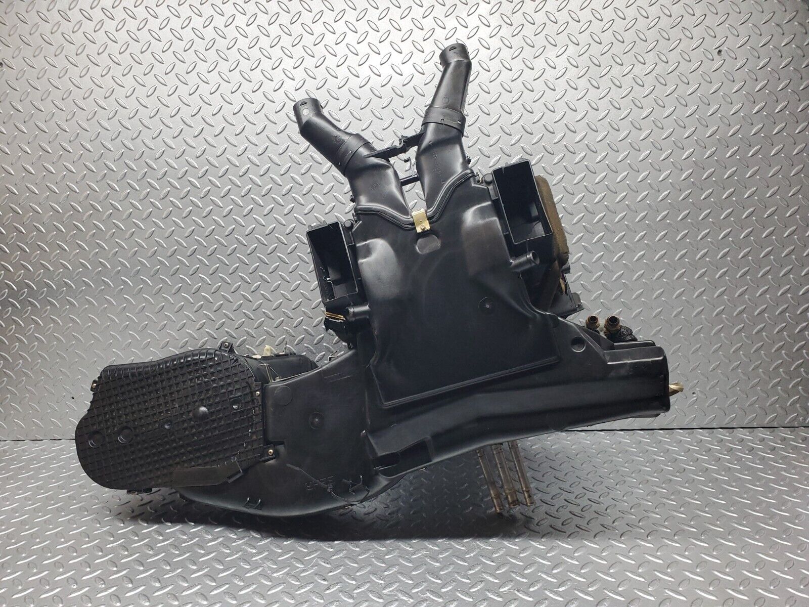 45897 Mercedes-Benz W126 420SE Heater Box Blower Housing Behr