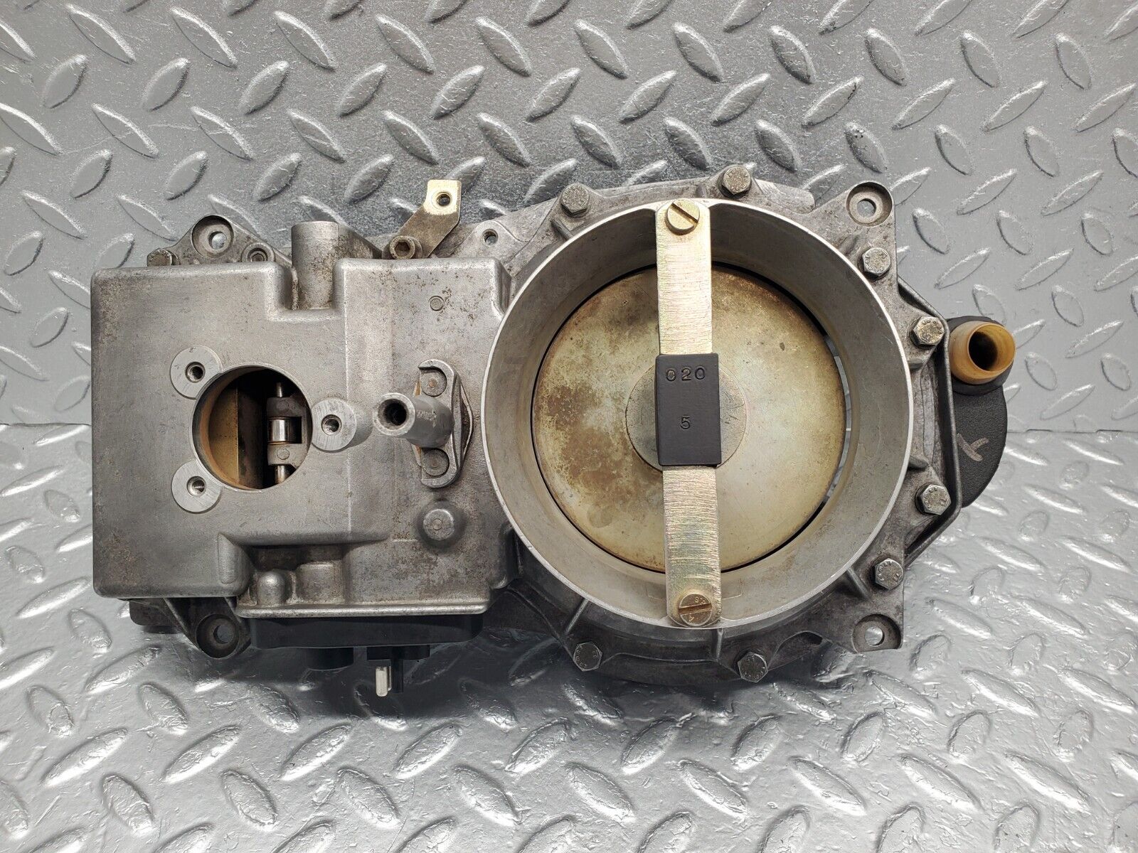 46023 Mercedes-Benz W126 420SE Air Flow Mass Meter Sensor Bosch 0438121037 1161400618