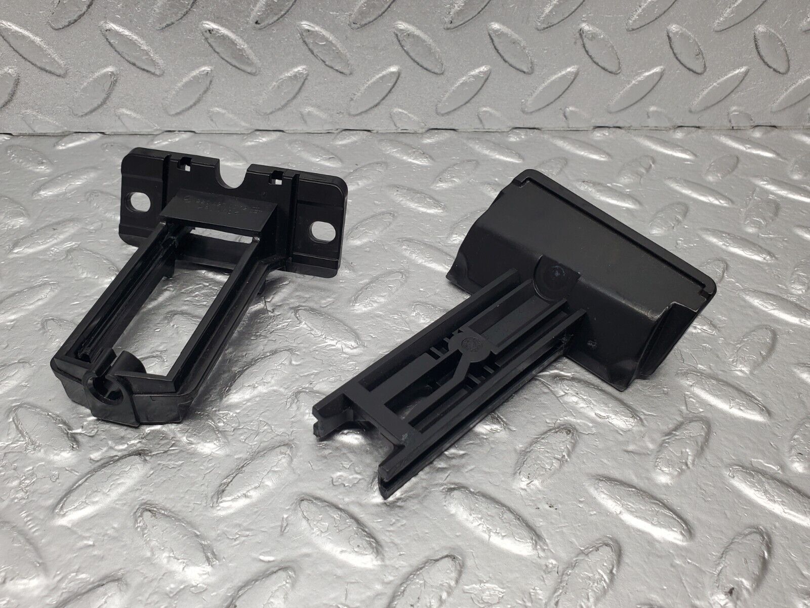 46011 Mercedes-Benz W220 S430 Parking Brake Release Handle 2204270312 2204270220