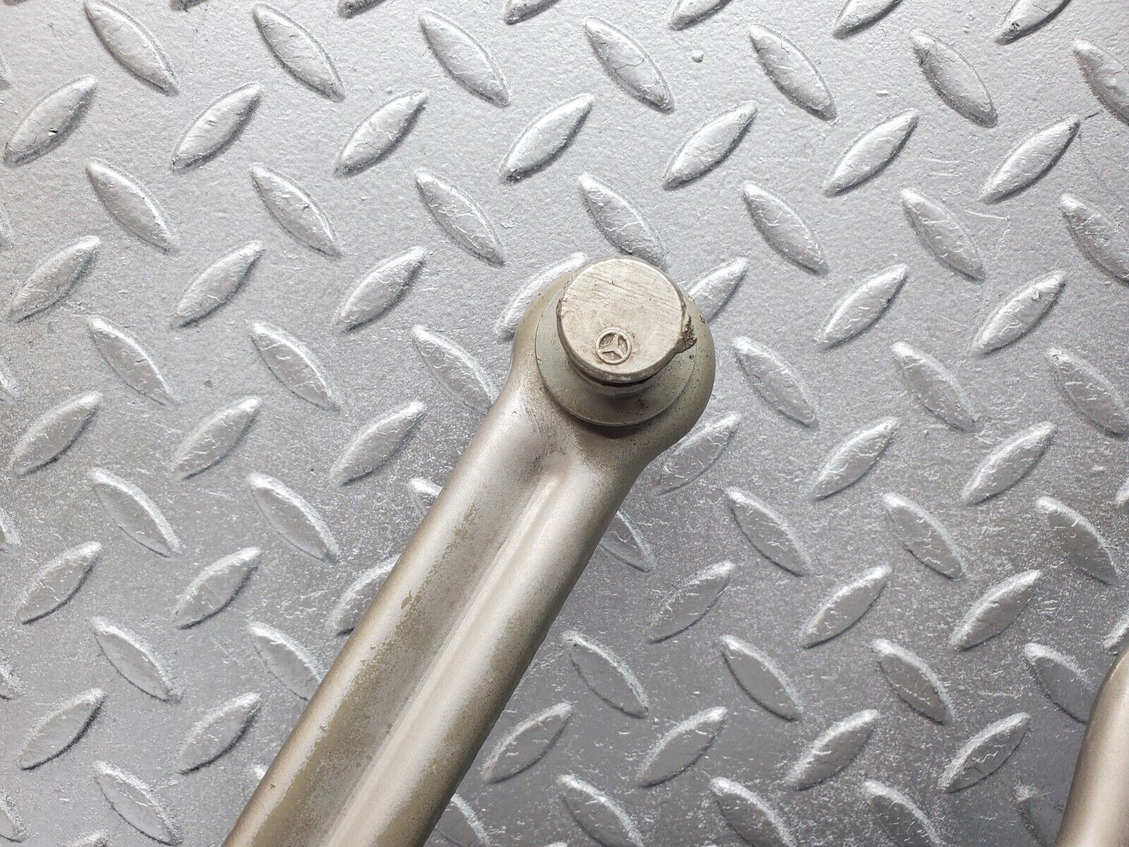 45796 Mercedes-Benz W126 420SE Bonnet Hinge Right Side