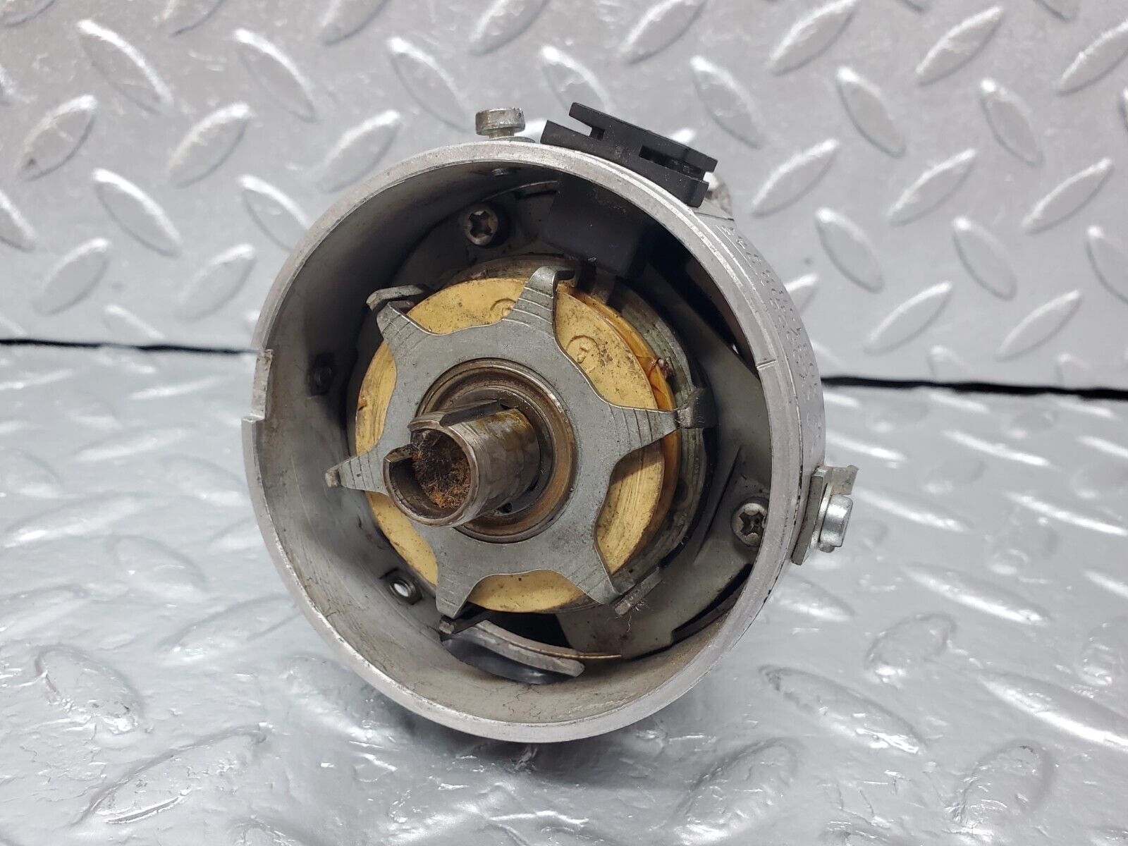 45385 Mercedes-Benz 280E M110.983 Ignition Distributor Bosch 0031580901 0237306045