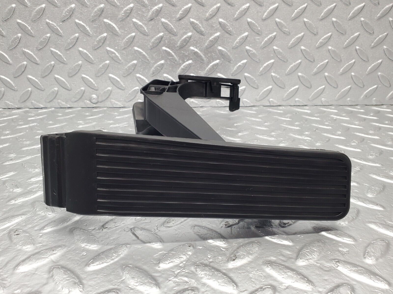 46871 Mercedes-Benz R129 320SL Coupe Accelerator Pedal & Rubber 2203010001 1293010382 1293011020