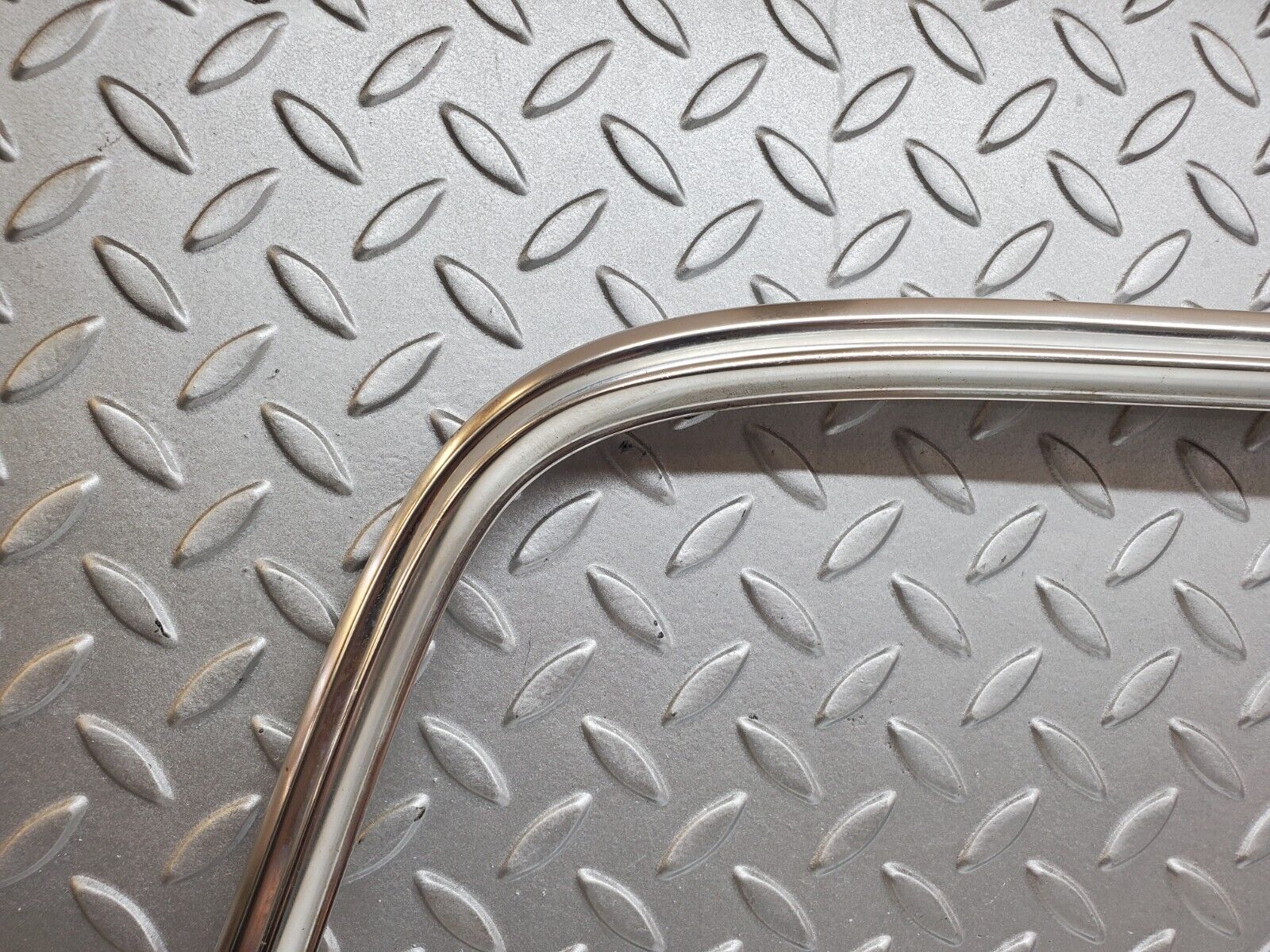 44410 Mercedes-Benz W123 280E Rear Windscreen Chrome Frame