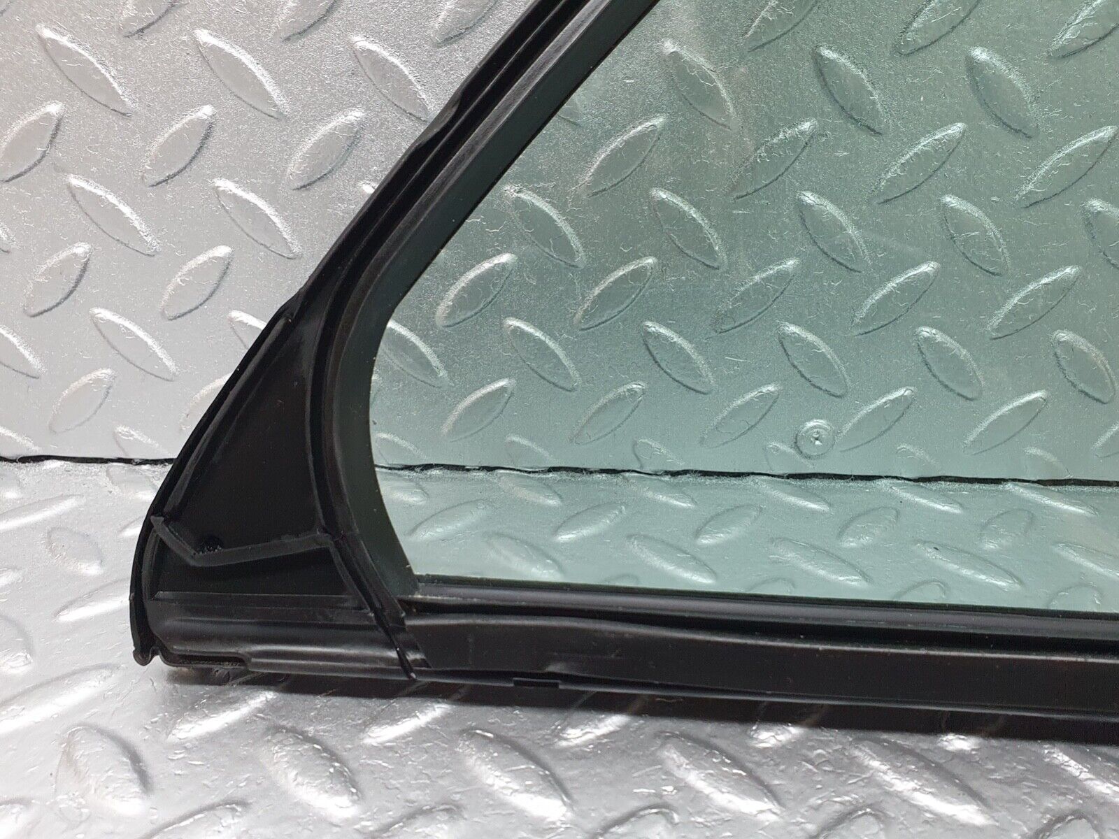 41997 Mercedes-Benz W202 C200 Rear Left Quarter Window Glass 2027350127