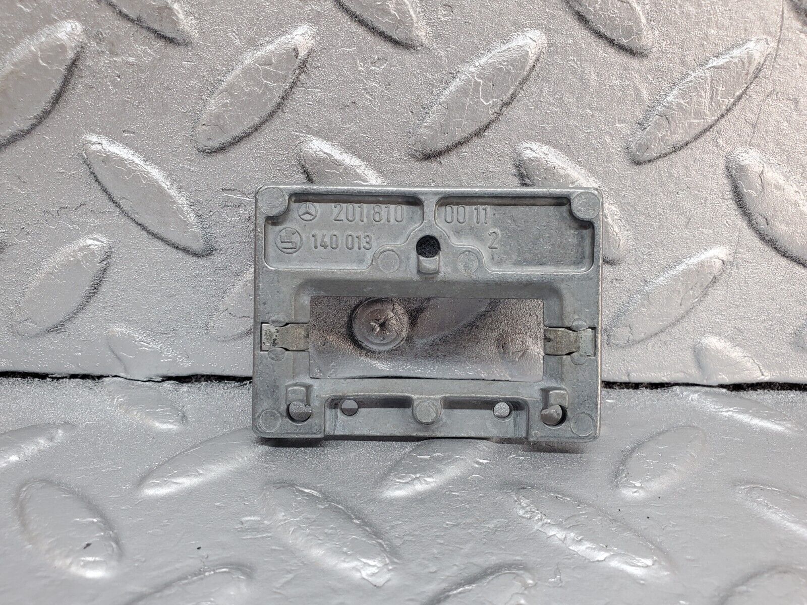 44666 Mercedes-Benz W124 220E Rear View Mirror Bracket 2018100011