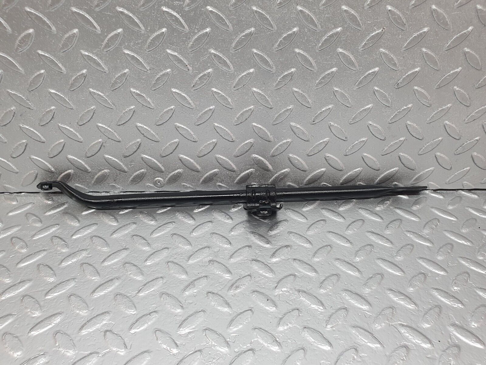 43579 Mercedes-Benz C126 380SEC Coupe Horn Bracket