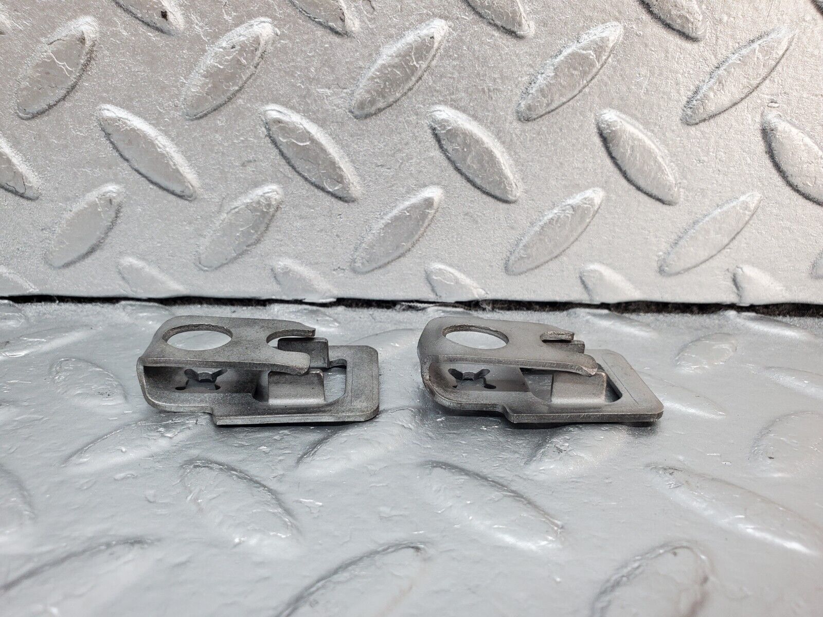 45225 Mercedes-Benz R129 300SL Coupe Fuel Injector Bracket 2x