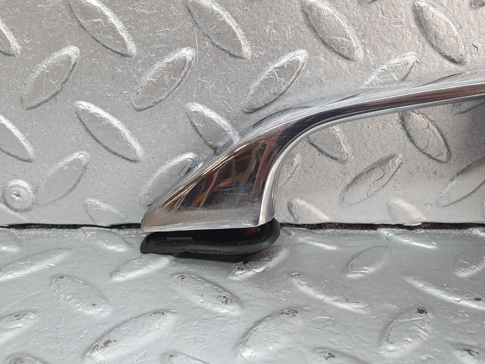 43160 Mercedes-Benz W108 280SE Front Left Door Exterior Handle No Key 1087661301 1087660905 1087661105