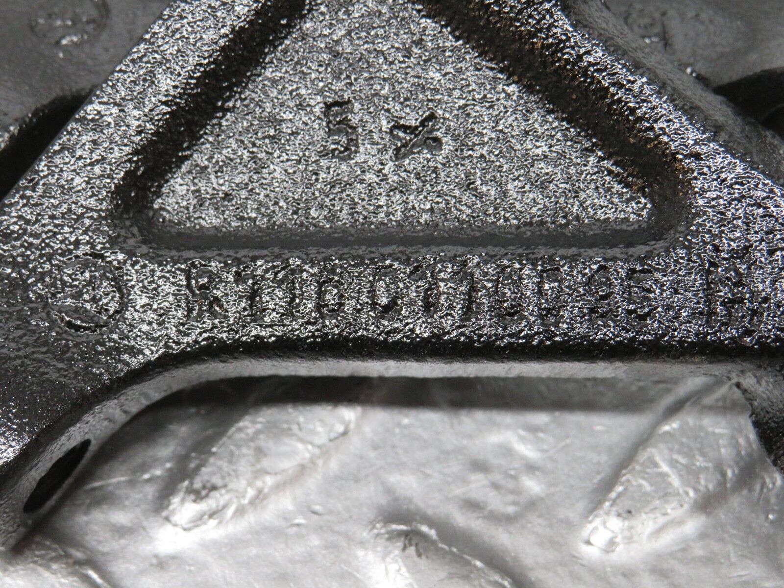 33064 Mercedes-Benz C107 R107 Engine Mount Bracket Pair 1160110895 1160110995