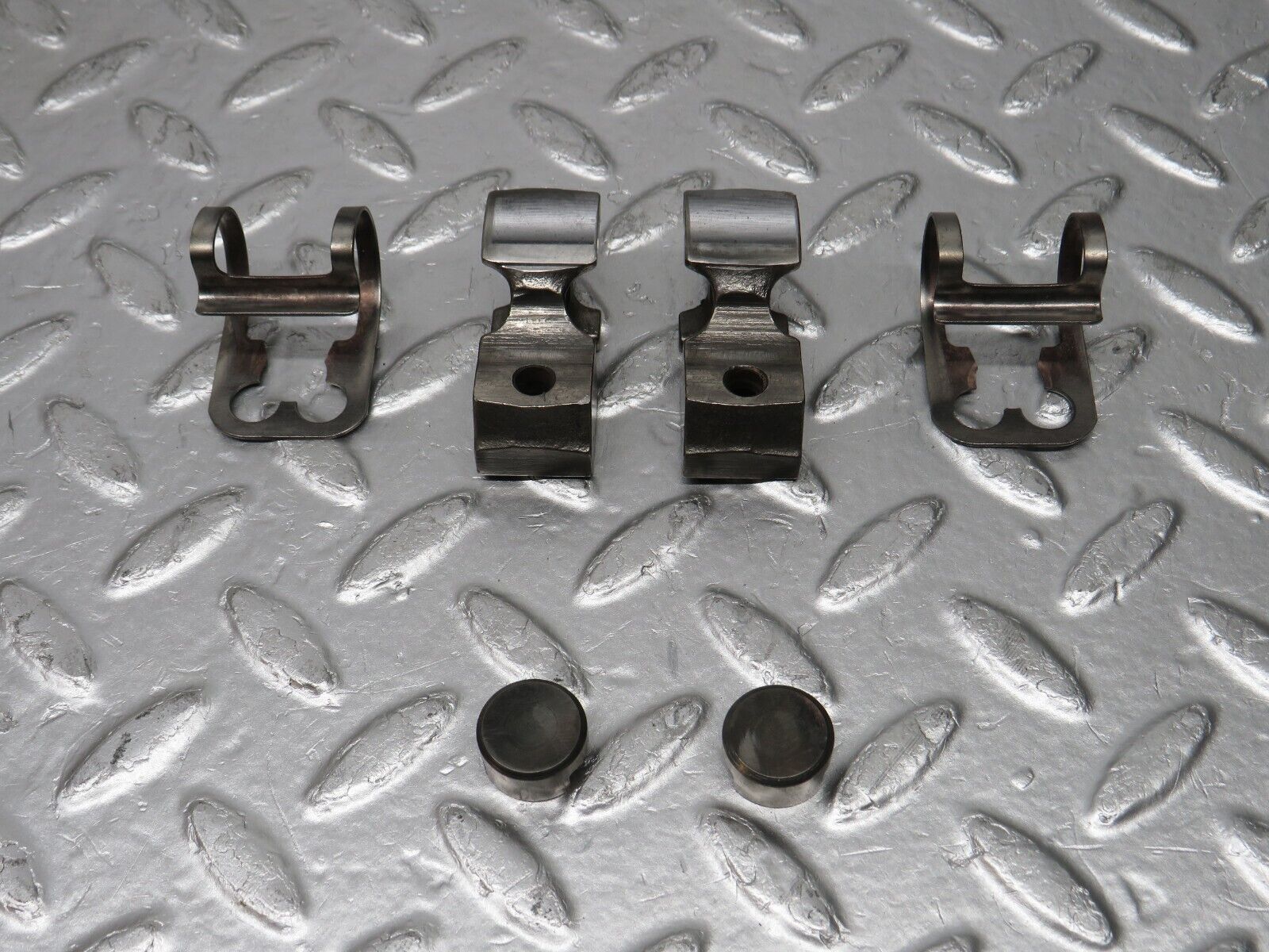 33002 Mercedes-Benz C107 R107 350 V8 Valve Rocker Arm With Spring & Tappet