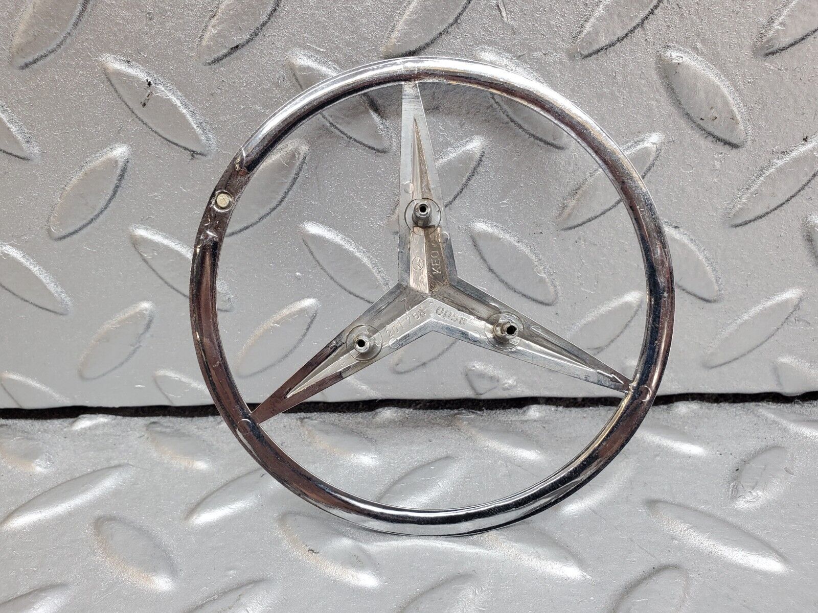 44753 Mercedes-Benz W124 220E Chrome Rear Emblem 2017580058