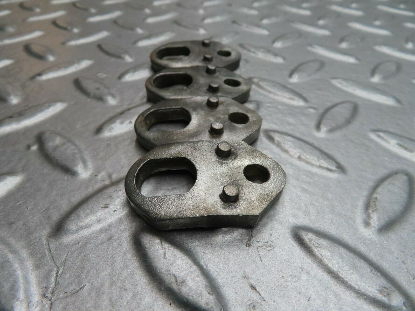 15635 Mercedes-Benz R107 450SL Fuel Injector Bracket 4pcs