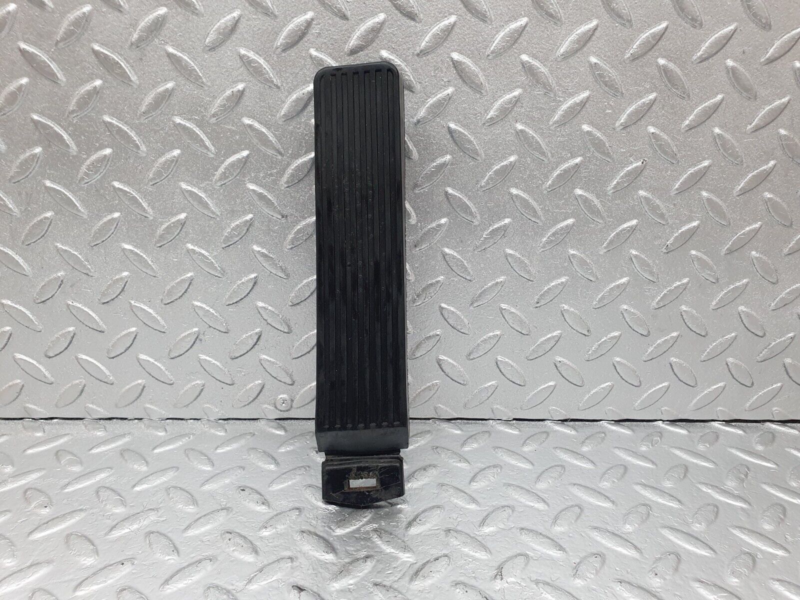 43638 Mercedes-Benz C126 380SEC Coupe Accelerator Pedal With Rubber 1263000504 1233010082