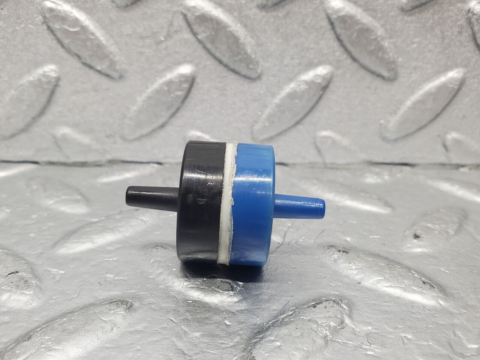 46218 Mercedes-Benz W124 280E Vacuum Check Valve 0011401760