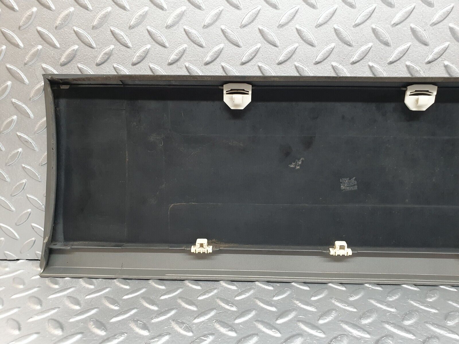 42874 Mercedes-Benz W201 190 2.0L Front Left Door Moulding Trim 2016905540