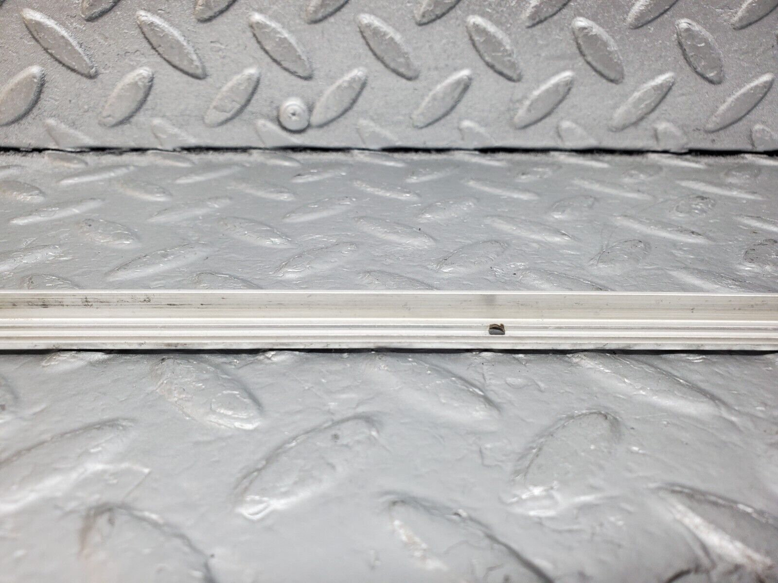 45982 Mercedes-Benz W126 420SE Sunroof Chrome Trim