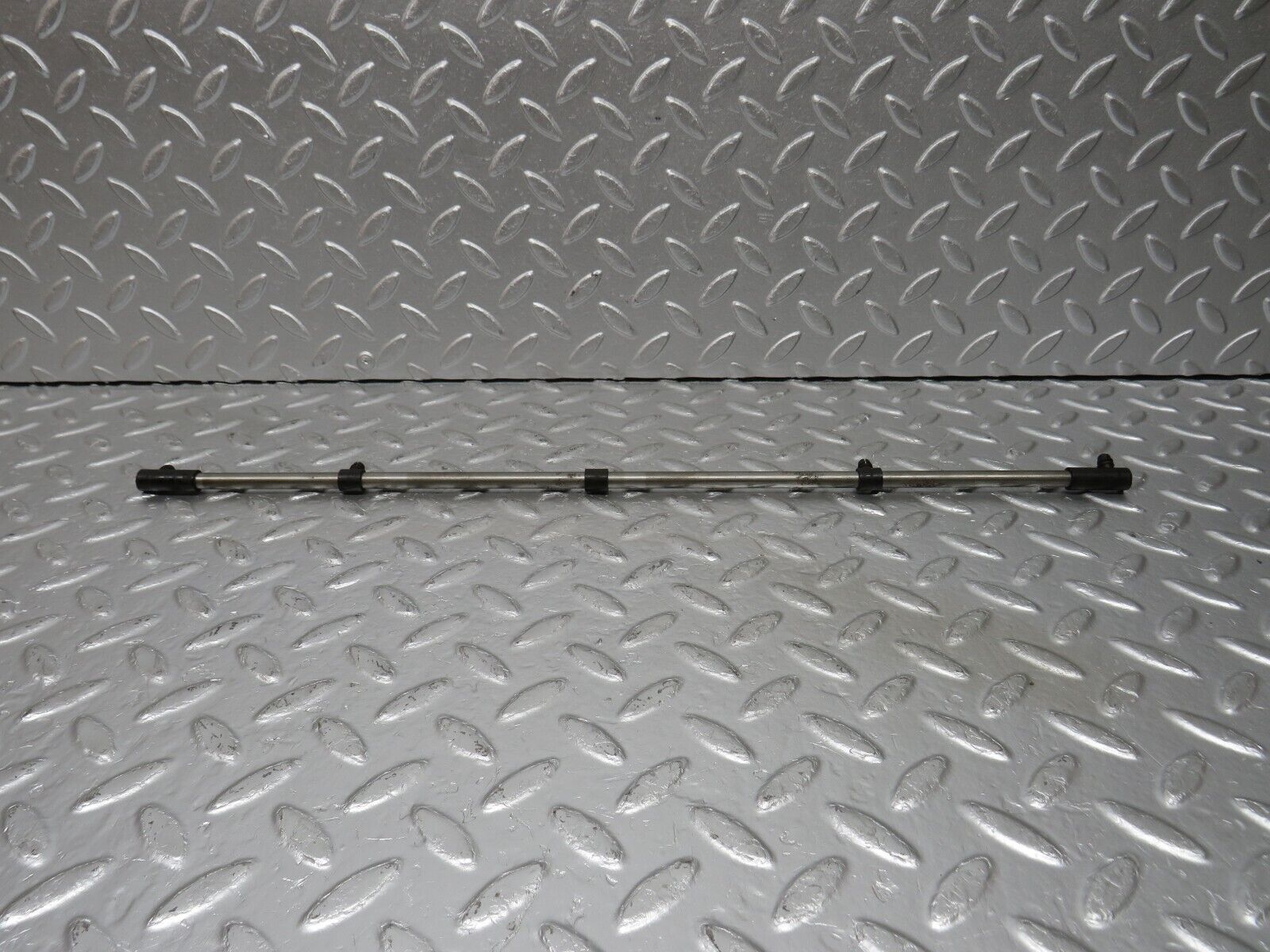 33082 Mercedes-Benz C107 R107 350 V8 Camshaft Oil Tube