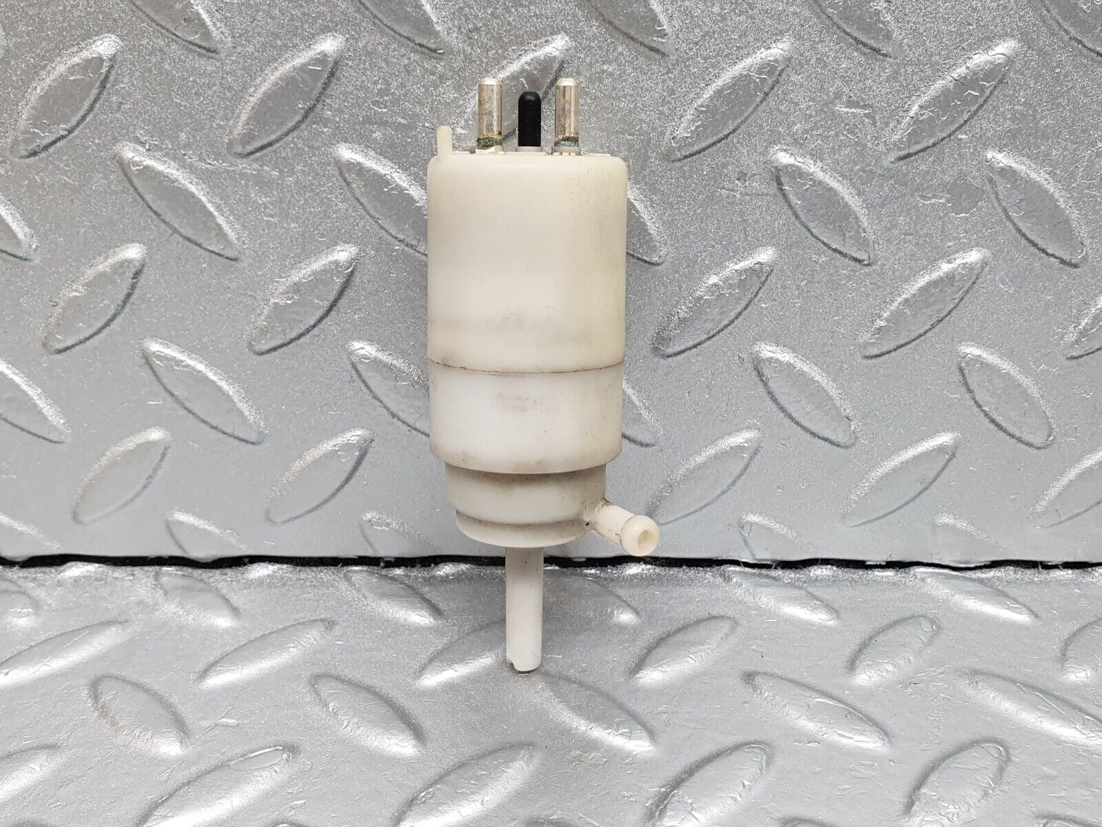 41652 Mercedes-Benz W124 200E Windscreen Washer Pump Hella 1248690221