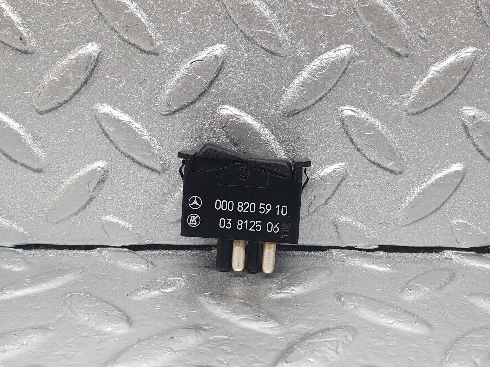 43550 Mercedes-Benz C126 380SEC Coupe Interior Light Switch 0008205910