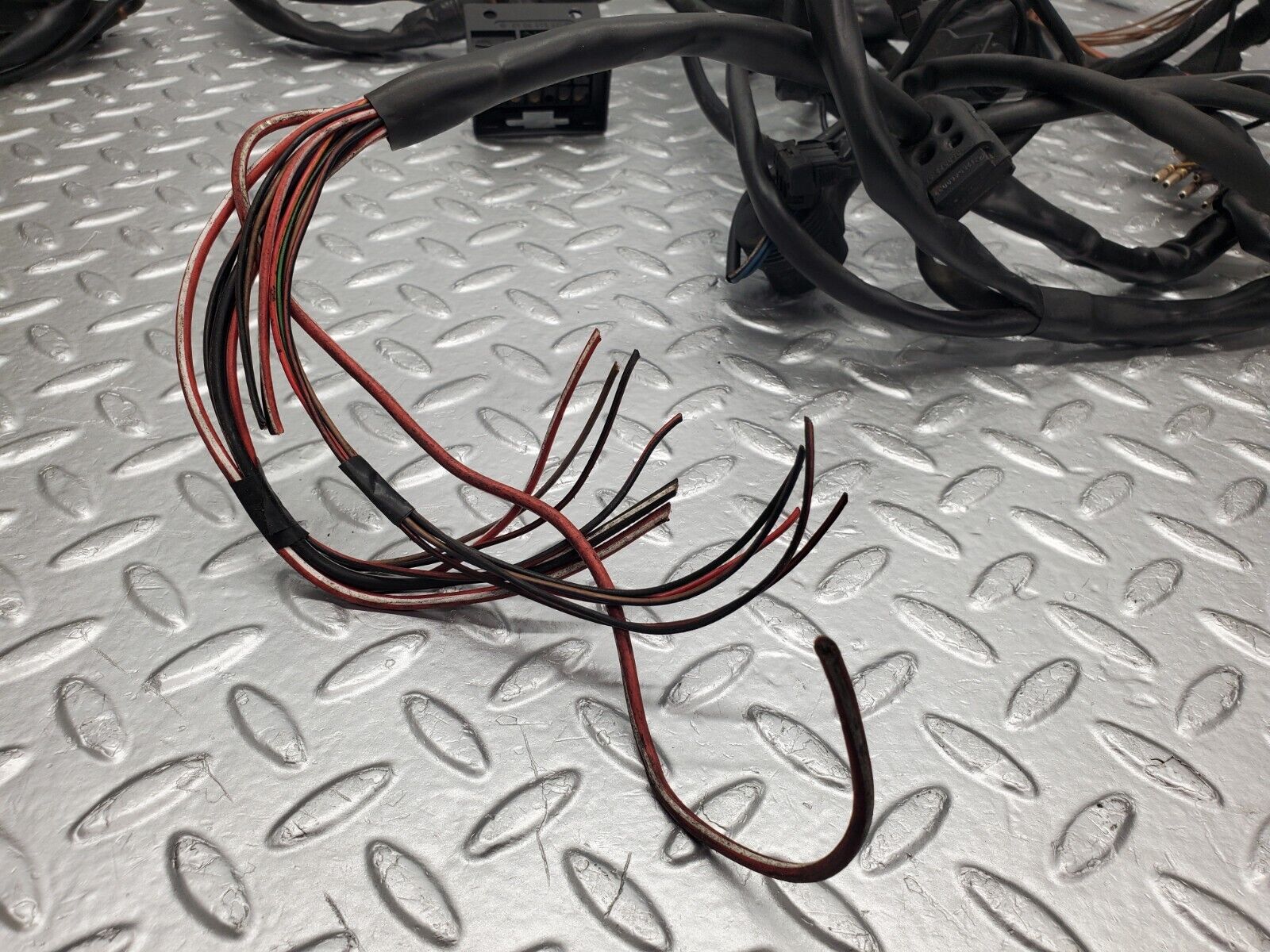 46067 Mercedes-Benz W126 420SE Engine Wiring Harness 1265403113 1265406506