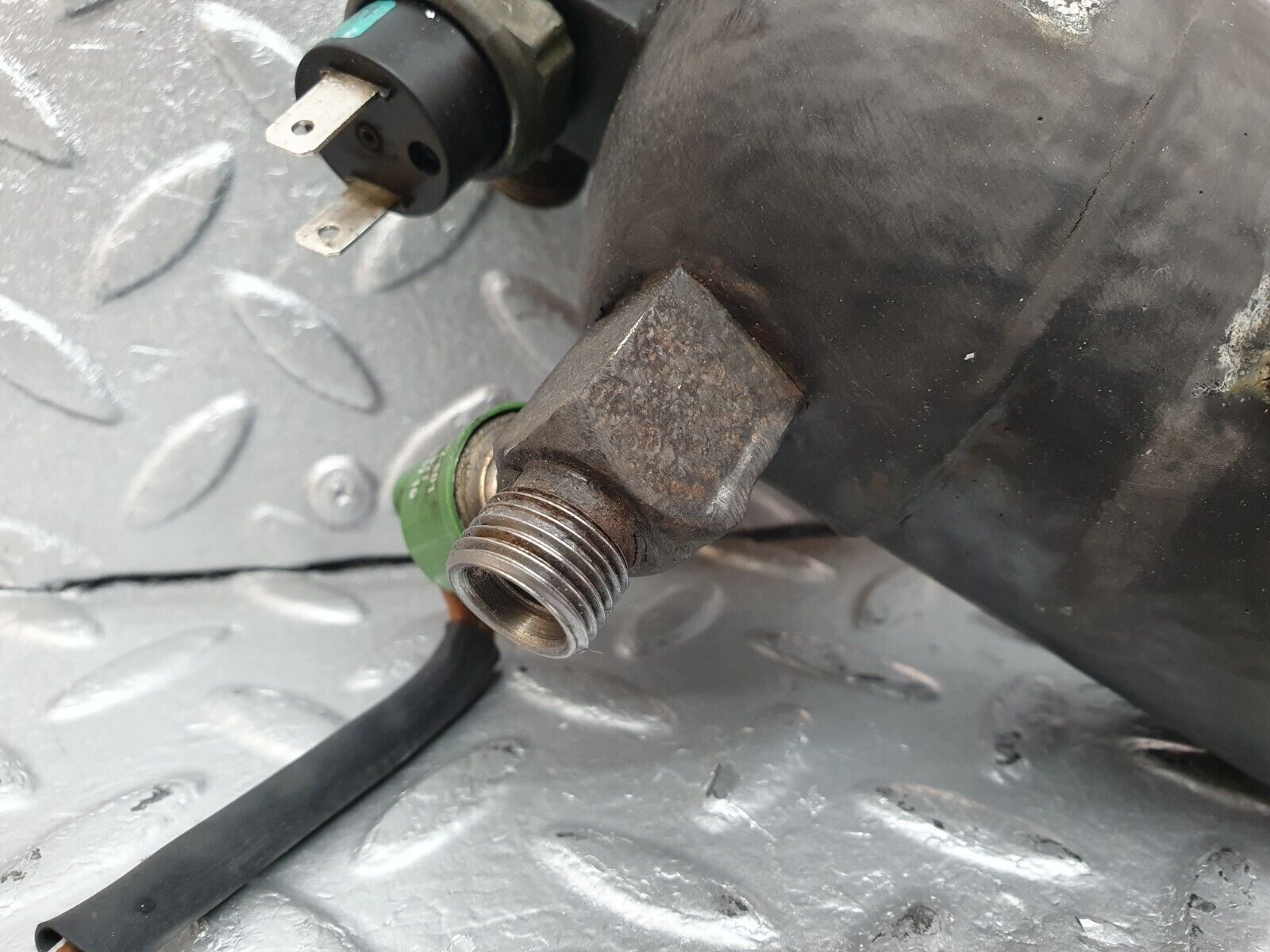 42501 Mercedes-Benz R129 320SL Coupe Air Conditioning Air Dryer 1248213651 0048206710