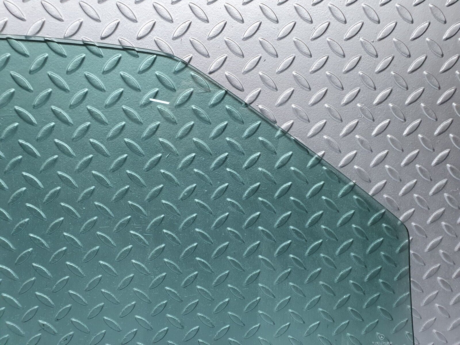 42411 Mercedes-Benz R129 320SL Coupe Left Door Window Glass