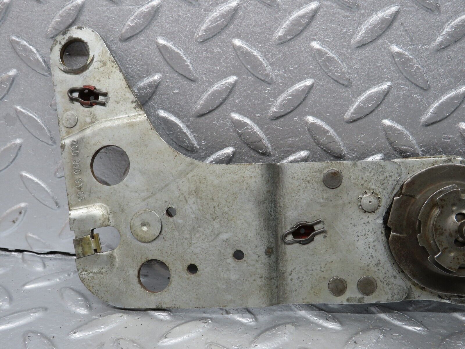 40069 Mercedes-Benz R107 350SL Front Left Seat Hinge 0009109185