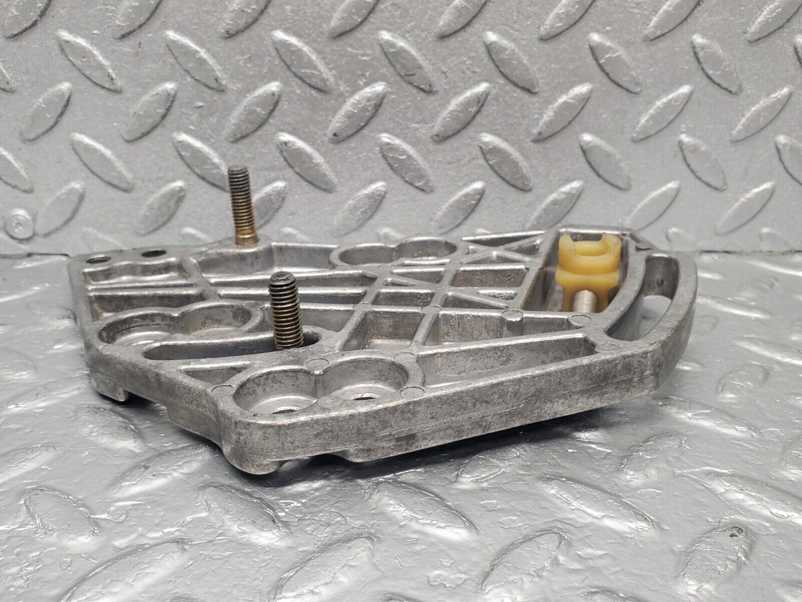 46049 Mercedes-Benz W126 420SE Power Steering Pump Bracket 1174661241