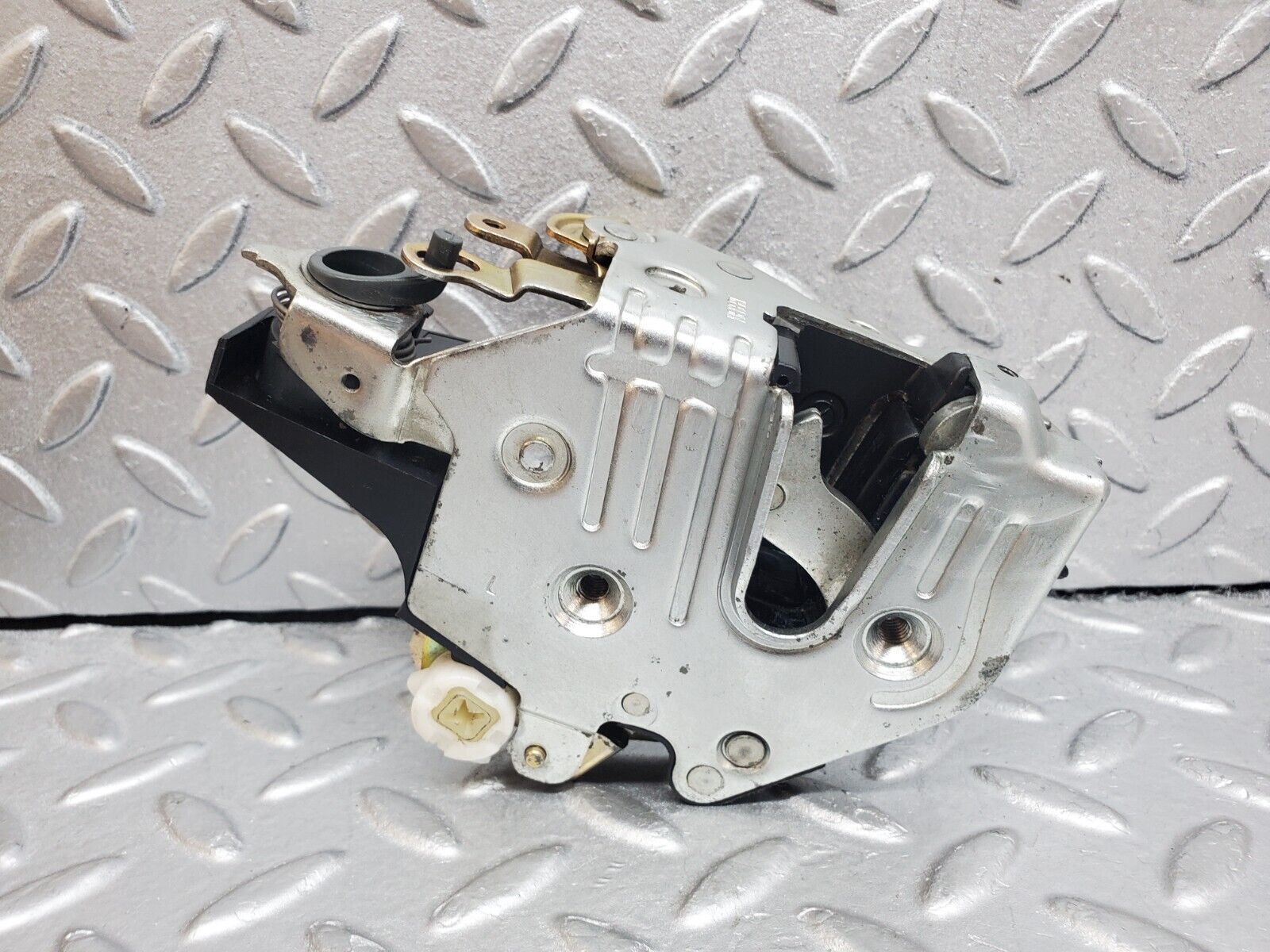 44790 Mercedes-Benz W124 220E Front Left Door Lock Mechanism