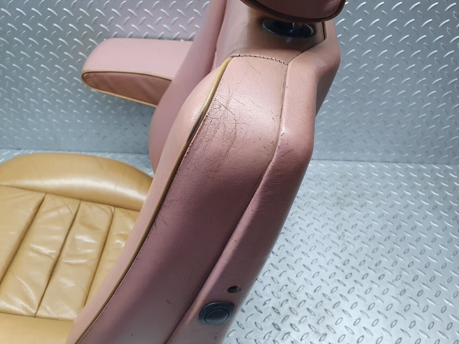 43812 Mercedes-Benz C126 380SEC Coupe Front Left Electric Passenger Seat Leather 1269101950