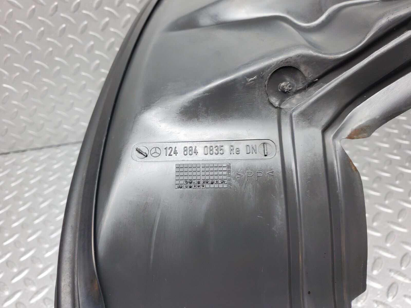44876 Mercedes-Benz W124 220E Front Right Inner Fender Wing Splash Guard 1248840835