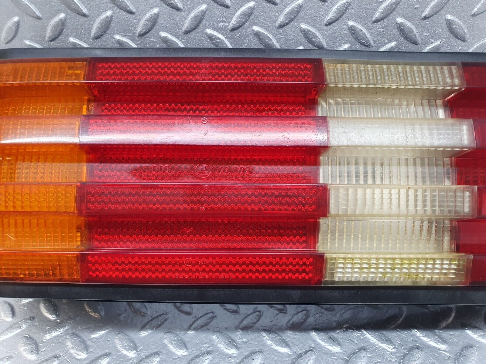 43622 Mercedes-Benz C126 380SEC Coupe Tail Light Left Side 53316R7