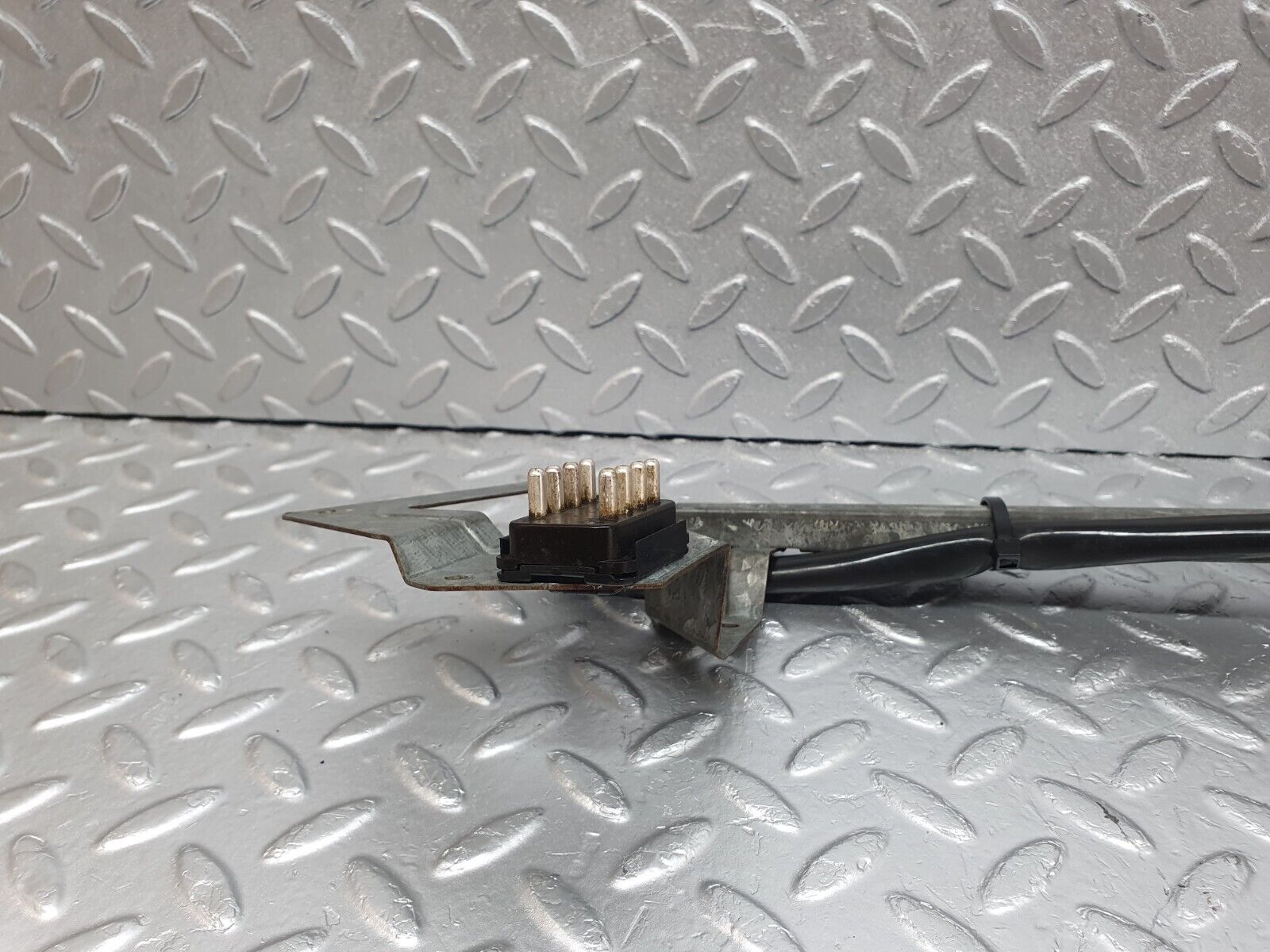 43749 Mercedes-Benz C126 380SEC Coupe Seat Belt Presenter Left 0008600082 0132004300 0008201915