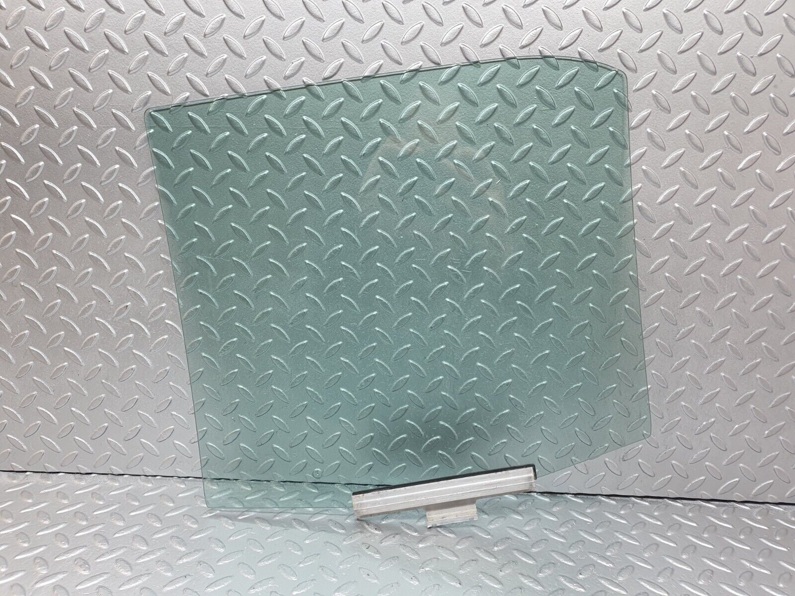 42816 Mercedes-Benz W201 190 2.0L Rear Right Door Window Glass