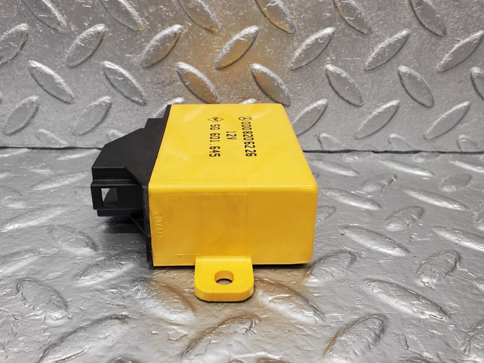 46823 Mercedes-Benz R129 320SL Coupe Heated Seat Control Unit 0008206226