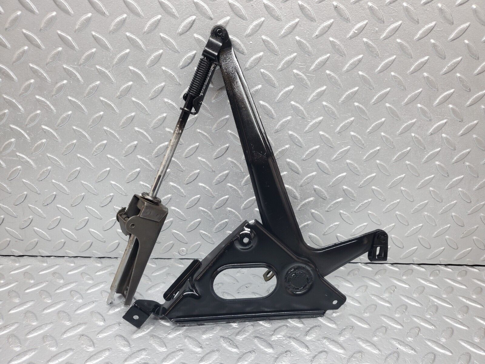 44310 Mercedes-Benz W123 280E Handbrake Regulator