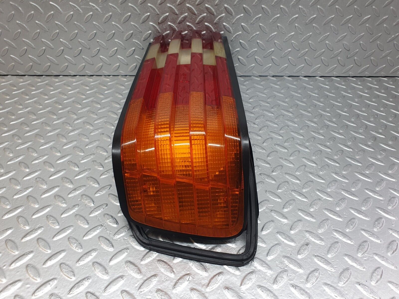 43622 Mercedes-Benz C126 380SEC Coupe Tail Light Left Side 53316R7