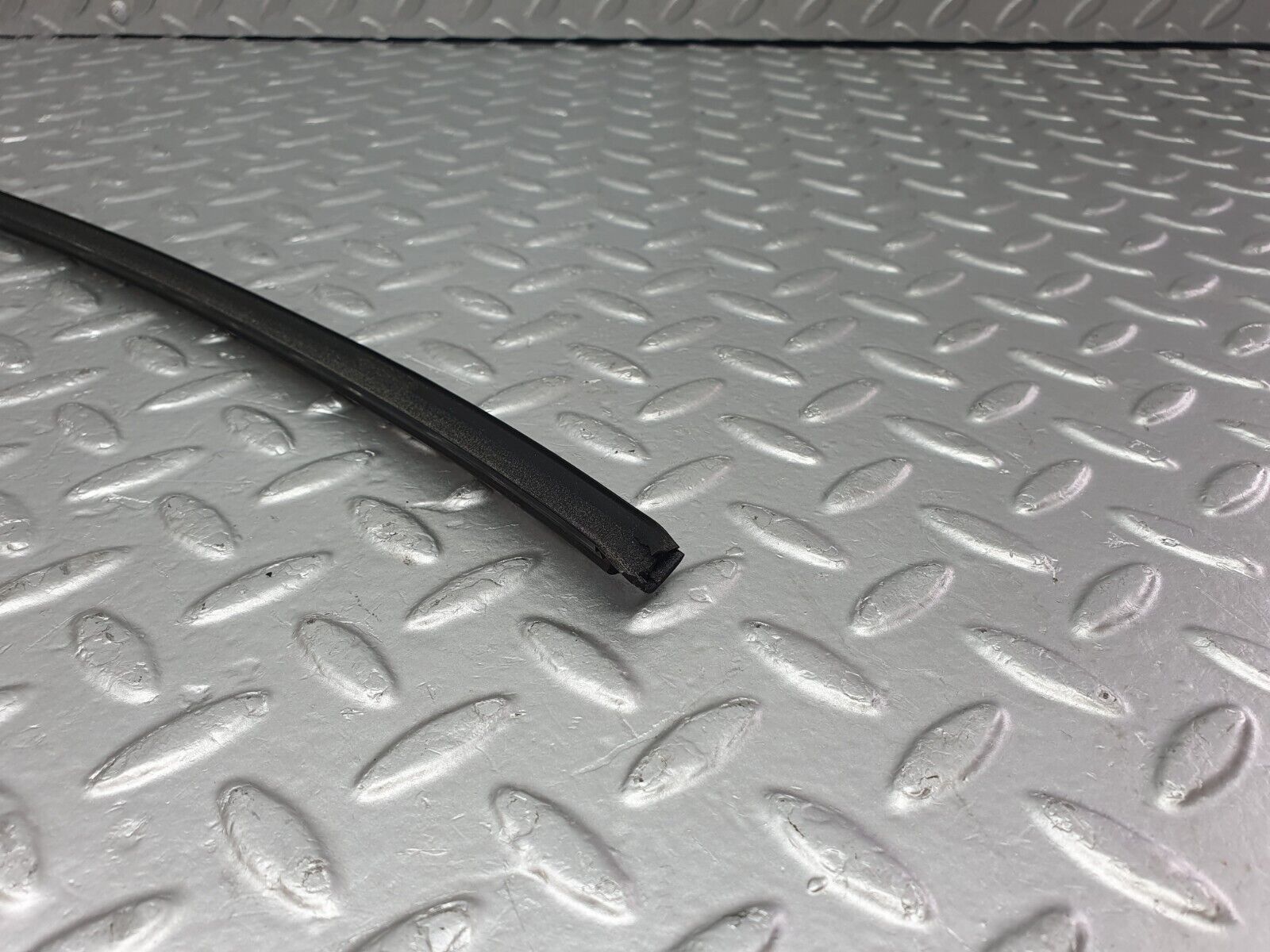 42641 Mercedes-Benz R129 320SL Coupe Front Windscreen Top Chrome Moulding Trim